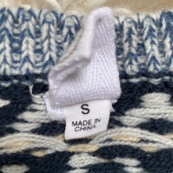 Cy V-Neck Knit Sweater ๐ Blue Tan & White - Picture 14 of 16